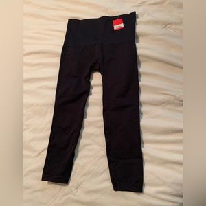 Spanx cropped leggings in very black size 1X